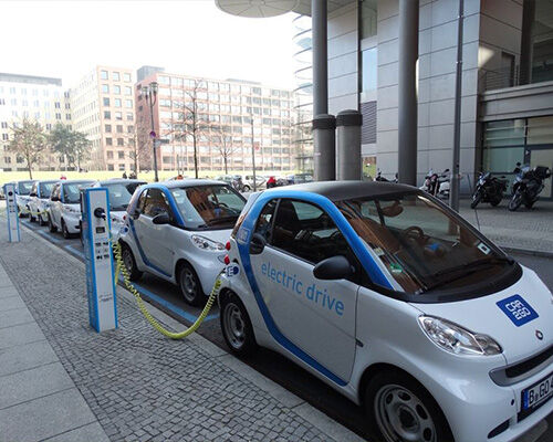 新能源汽車行業(yè)2022年度策略報(bào)告：擁抱時(shí)代電動(dòng)未來